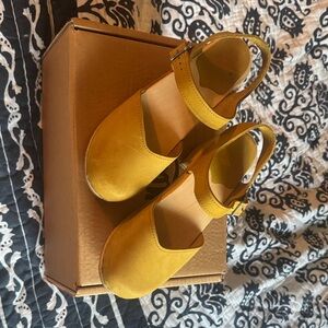 Chic Yellow Women's Sandals